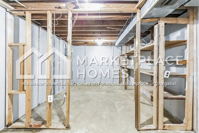 Building Photo - 1608 Tonopah Dr