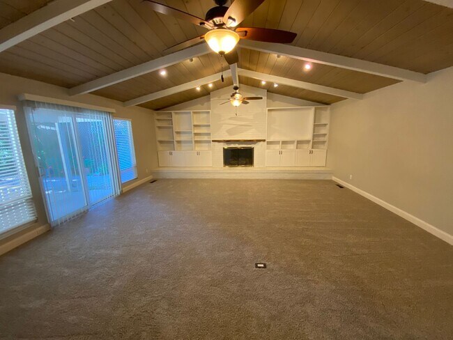 Building Photo - Spacious home in Green Acres coming soon!