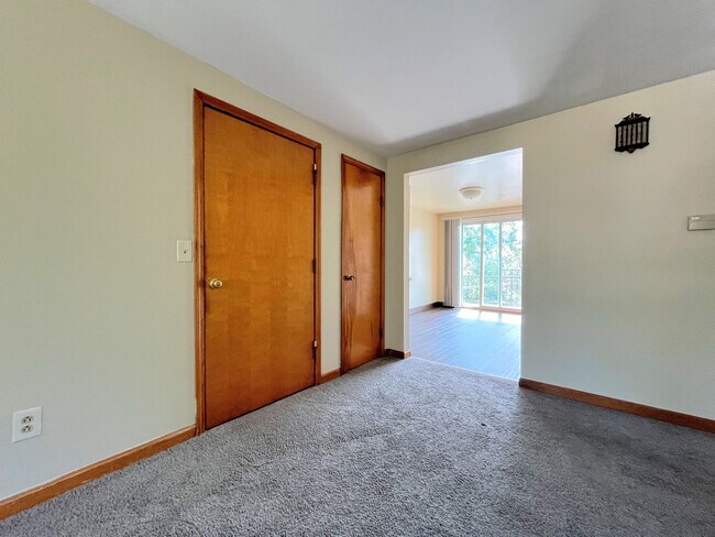 Building Photo - 44 Oakridge Dr