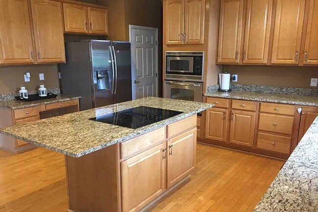 Building Photo - 4BR/3.5BA | Newly Renovated Single Family Home | Large Home is Desirable Pine Run!  Best of Mason