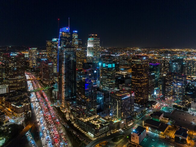 Building Photo - Brand New Luxury unit in the Heart of Downdown LA