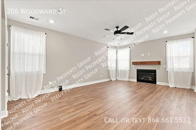Building Photo - 206 Woodward St