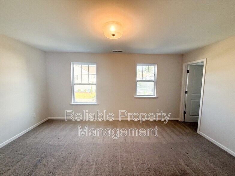 Building Photo - 140 Willow Green Dr