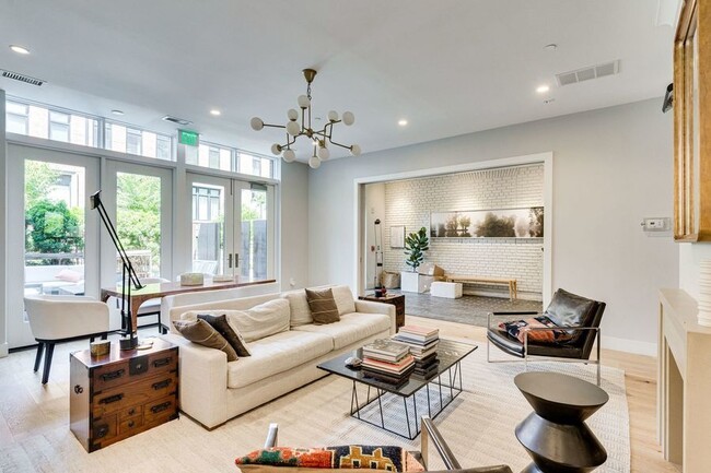 Building Photo - Stunning Capitol Hill One-Bedroom!