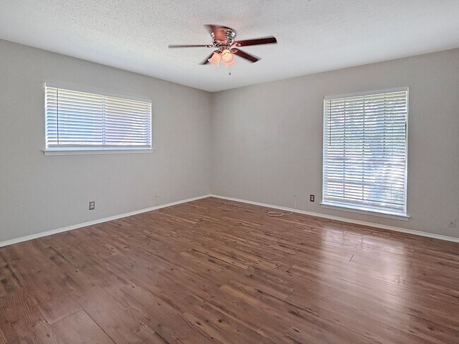 Building Photo - Charming 3-Bedroom Home in Sought-After Li...