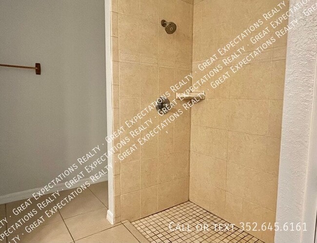 Building Photo - 4 Locust Run