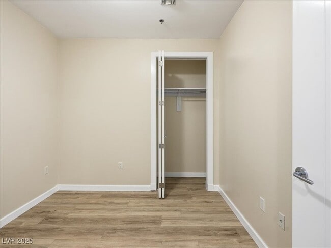 Building Photo - 4575 Dean Martin Dr