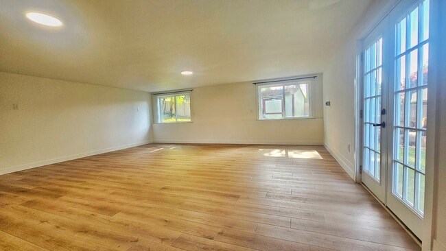 Building Photo - Spacious 4 Bed 3 Bath Home in Sought After...