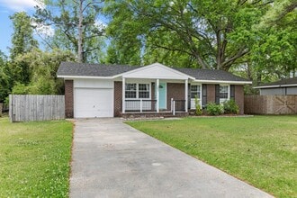 Building Photo - Charming 3 bedroom Available Now