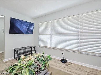 Building Photo - 4240 SE 3rd Ave