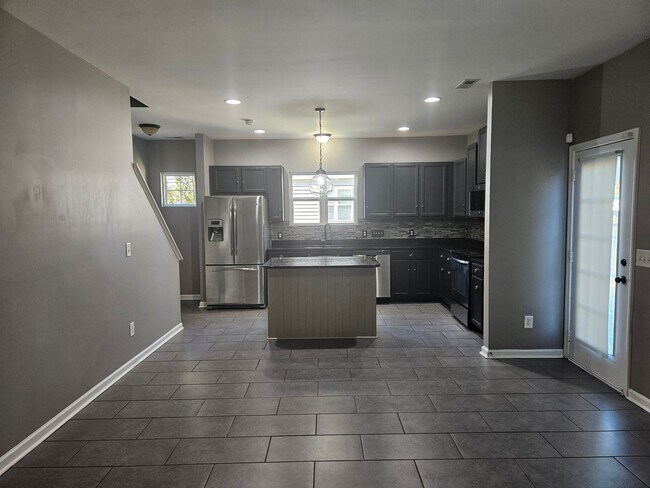 Building Photo - 3 Bedroom 2.5 bath unfurnished home in The Landing at Mill Creek - Sneads Ferry