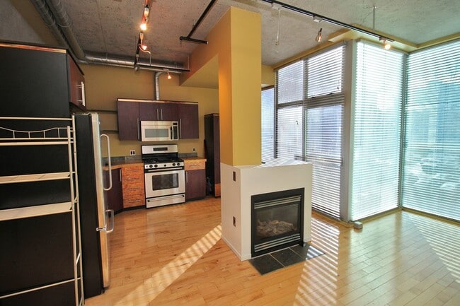 Building Photo - Stylish and Sleek Loft at the Mosaic in Do...