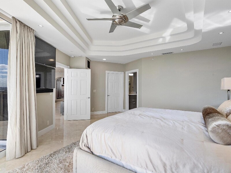 Building Photo - 3200 N Ocean Blvd