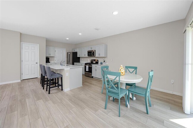 Building Photo - 5556 Summer Sunset Dr