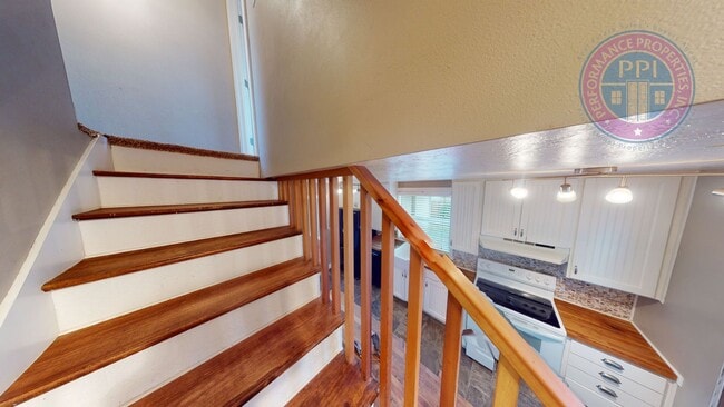 Building Photo - Adorable Canby Home, Cozy Gas Fireplace, Private Fenced Yard, Cat or Dog Friendly (2 max)