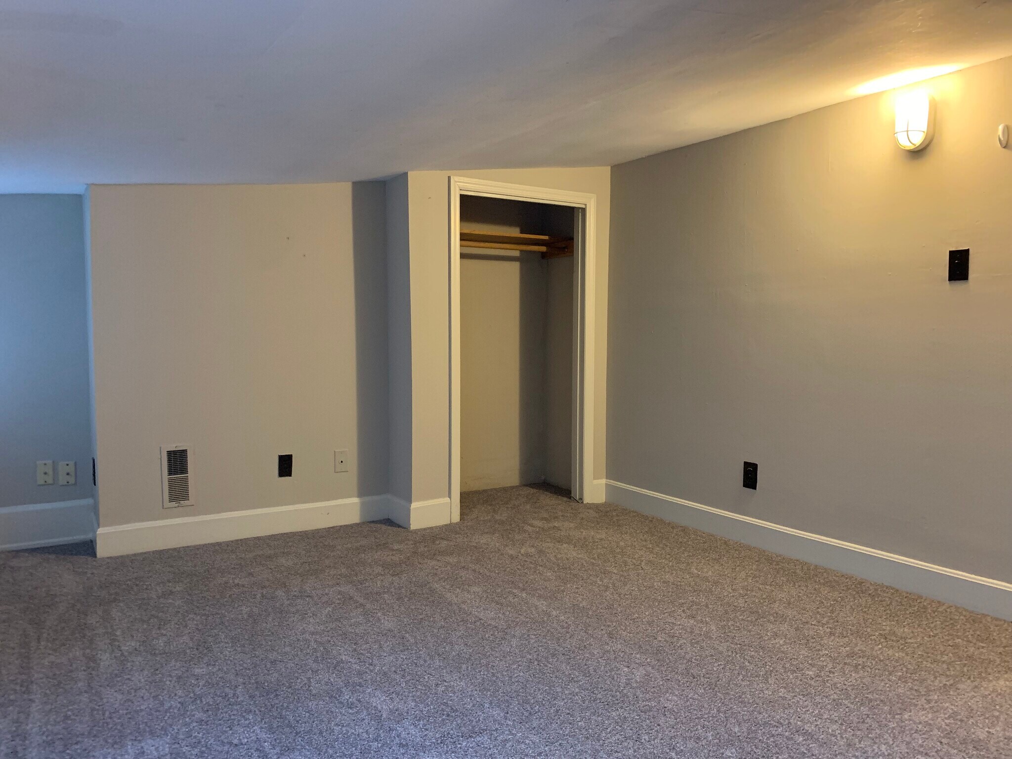 Building Photo - 114 Parker St