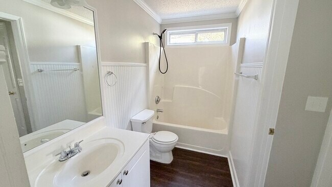 Building Photo - 4BR Home with High Ceilings & Main-Level Suite In Hillgrove District