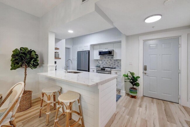 Building Photo - 875 NW Flagler Ave