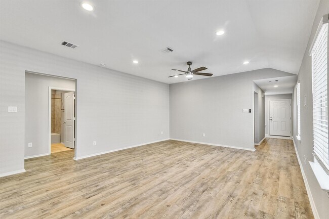 Building Photo - 16831 Silent Pines Ct