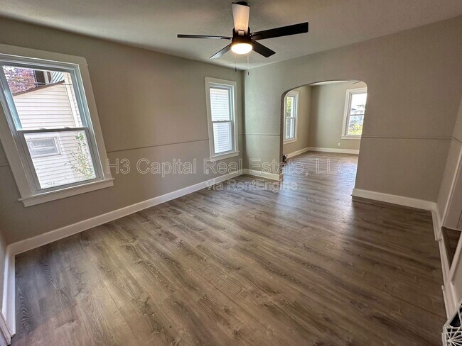 Building Photo - 114 N Missouri Ave