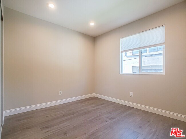 Building Photo - 963 N Wilton Pl