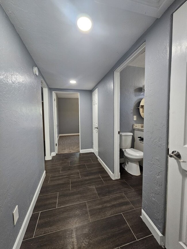 Building Photo - Charming Home 3 bedrooms 1 bath Large Yard.