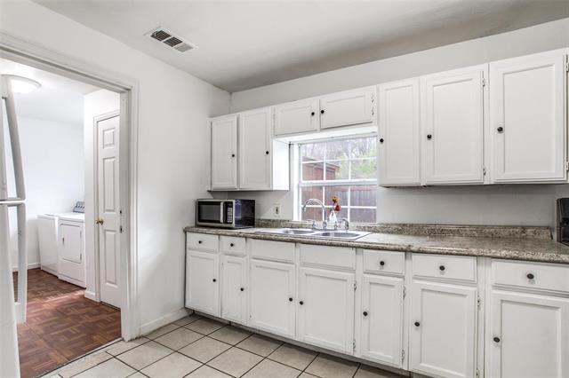 Building Photo - 2402 N Winnetka Ave