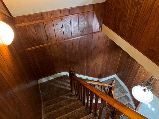 Building Photo - 4Bd/2Ba Two Story House-Available soon