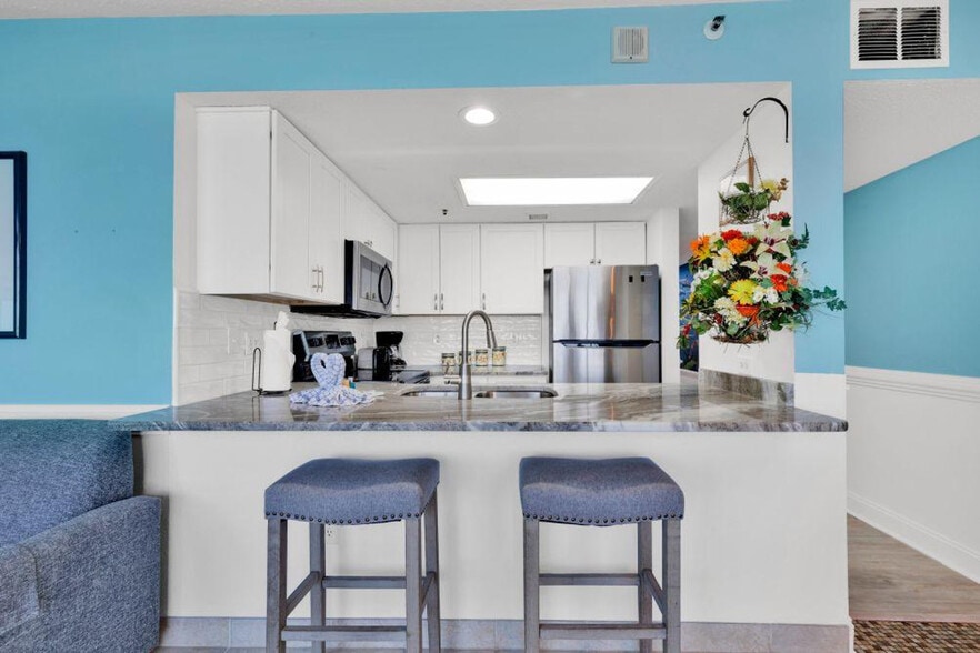 Building Photo - 1700 N Ocean Blvd