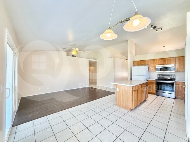 Building Photo - 2321 E Remington Pl