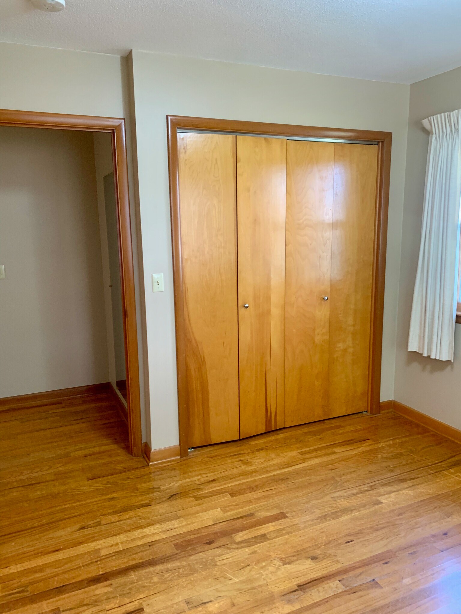 Bedroom Closets - 2304 N Sycamore St
