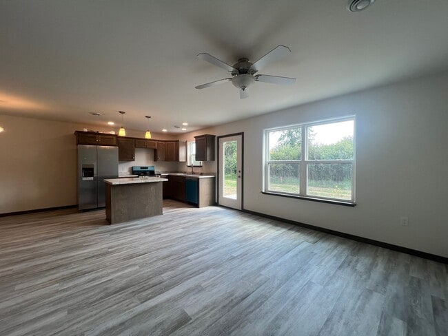 Building Photo - 1610 Eastside Cir