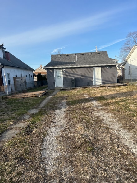 Building Photo - 1637 Hoefgen St