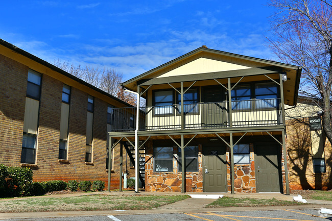 Lakeside Village - Lakeside Village Apartments