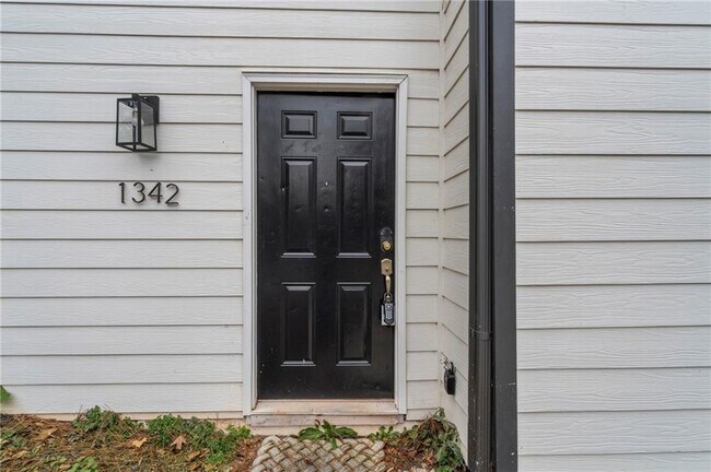 Building Photo - 1342 N Hampton Rd