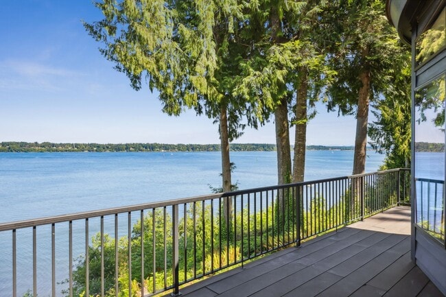 Building Photo - Stunning 3,146 Sq. Ft. Olympia Waterfront ...
