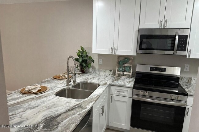 Building Photo - 1431 Sheafe Ave NE