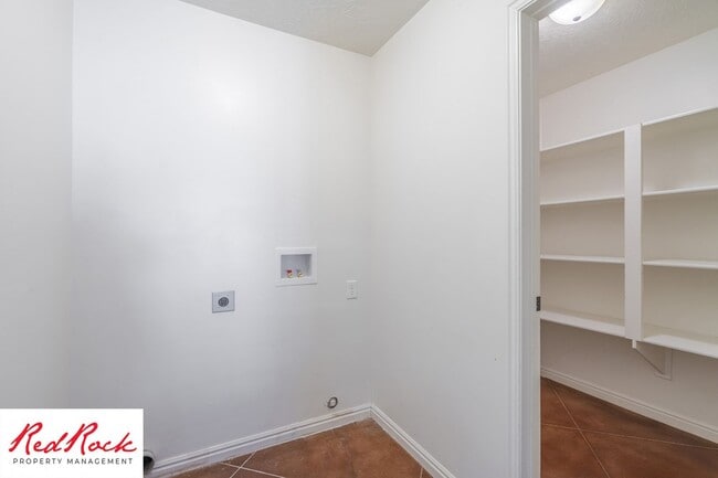 Building Photo - 2801 E 450 N