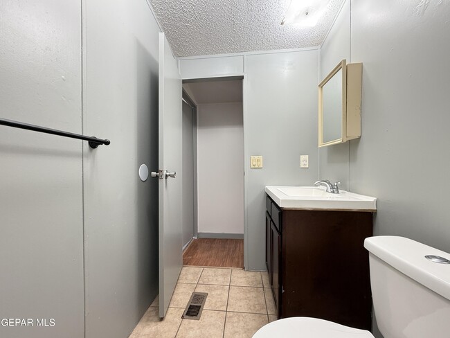 Building Photo - 5941 Sixta Dr