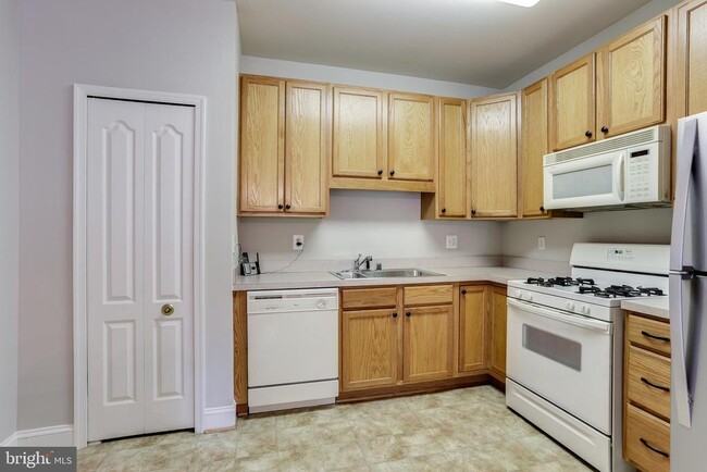 Building Photo - 2111 Ganton Green