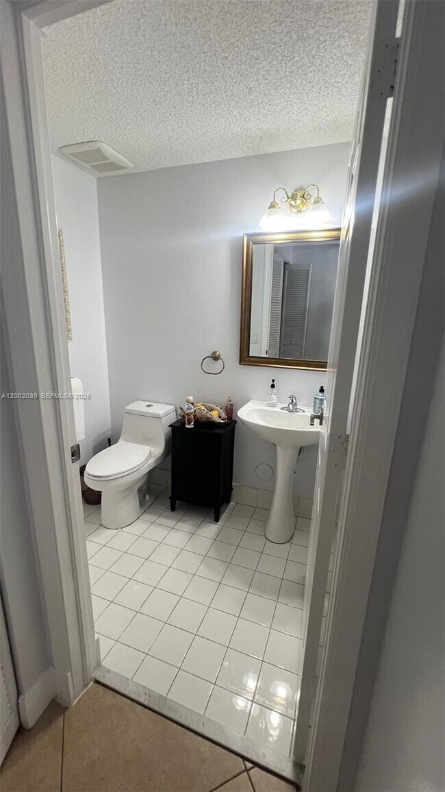 Building Photo - 1590 Seagrape Way