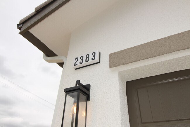 Building Photo - BRAND NEW 2BED/2BATH with SOLAR - Clinton/Arthur