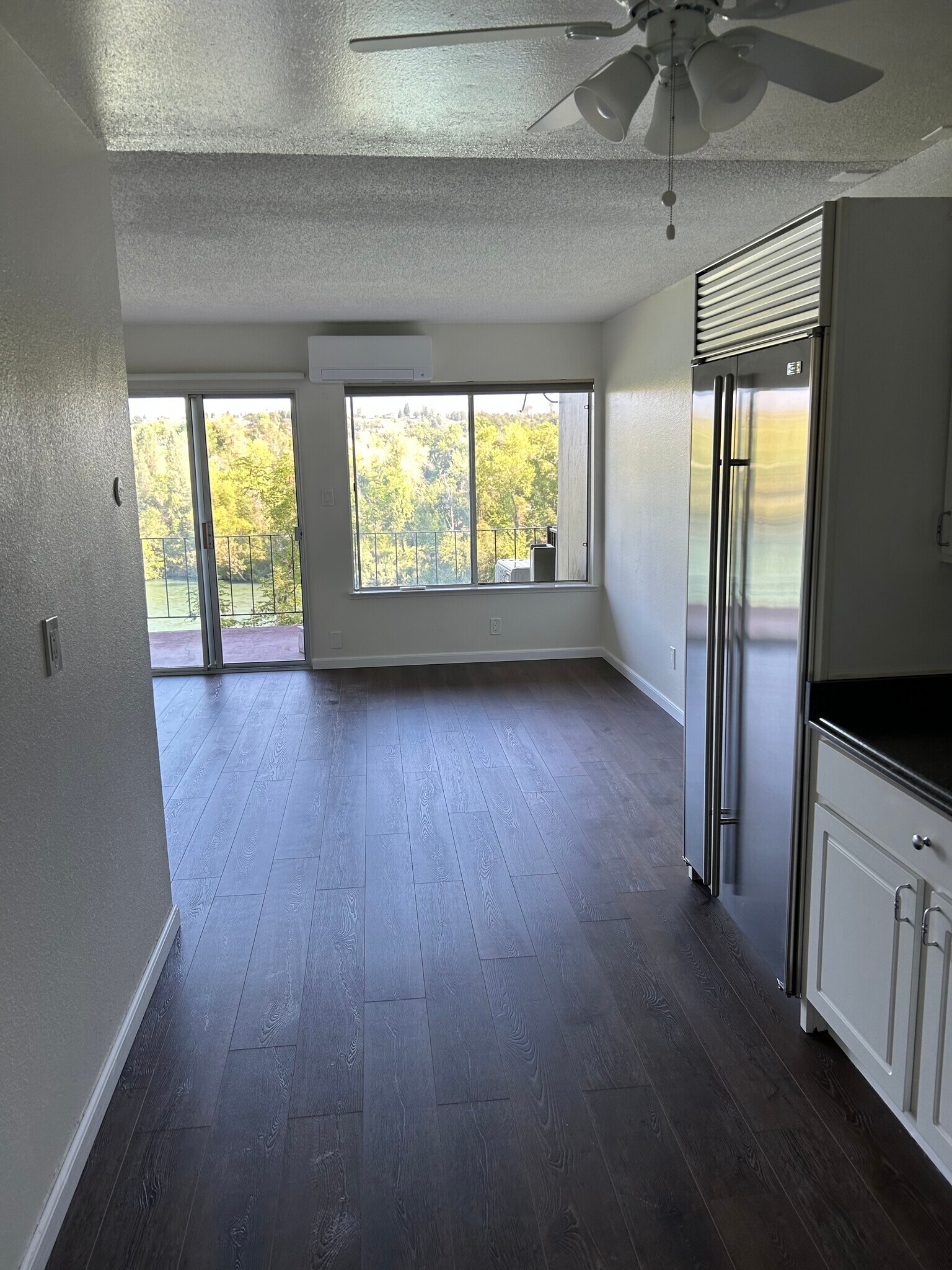 Building Photo - 1046 Continental St