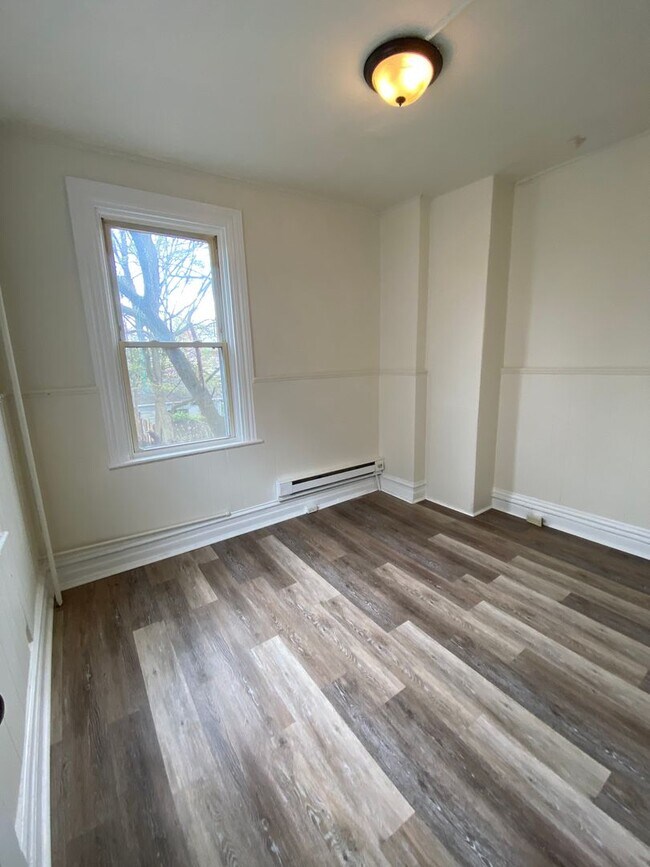 Building Photo - 212 E Lemon St