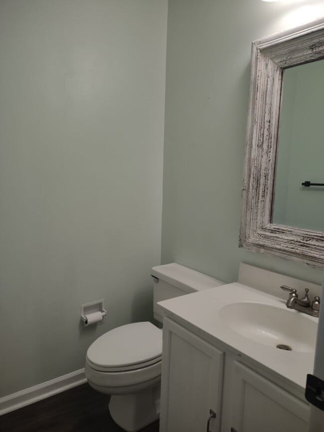 Building Photo - Move In Ready Townhome located in The Gate...