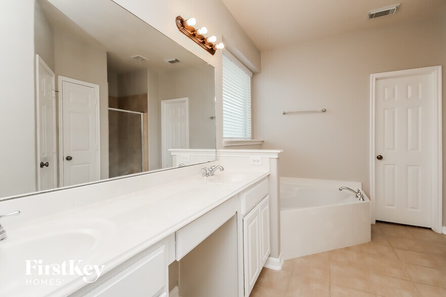 Building Photo - 14419 Stonebury Trail Ln