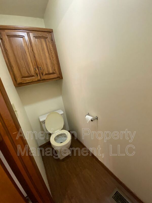 Building Photo - P2-1Q- 7704 S. Hudson Ave
