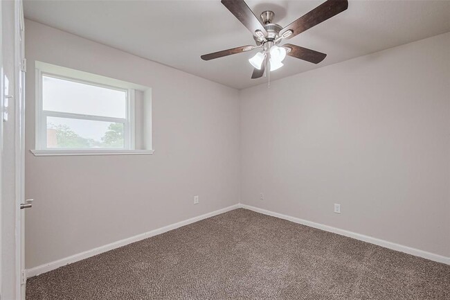 Building Photo - 203 Sevenhampton Ln