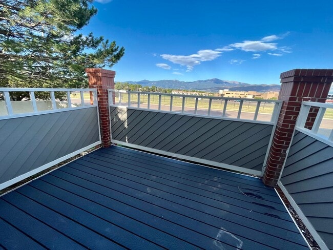 Building Photo - Cozy 2 Bedroom Townhome Nestled in Quiet Gated Community