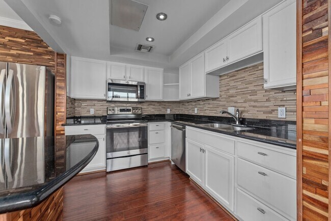 Building Photo - 5150 Hidalgo St